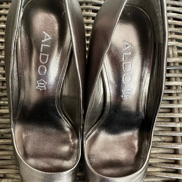 Aldo Shiny Bronze Heels - Picture 4 of 7
